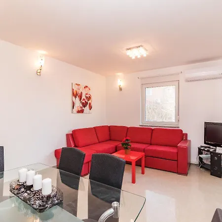 Appartement Robi 2 *